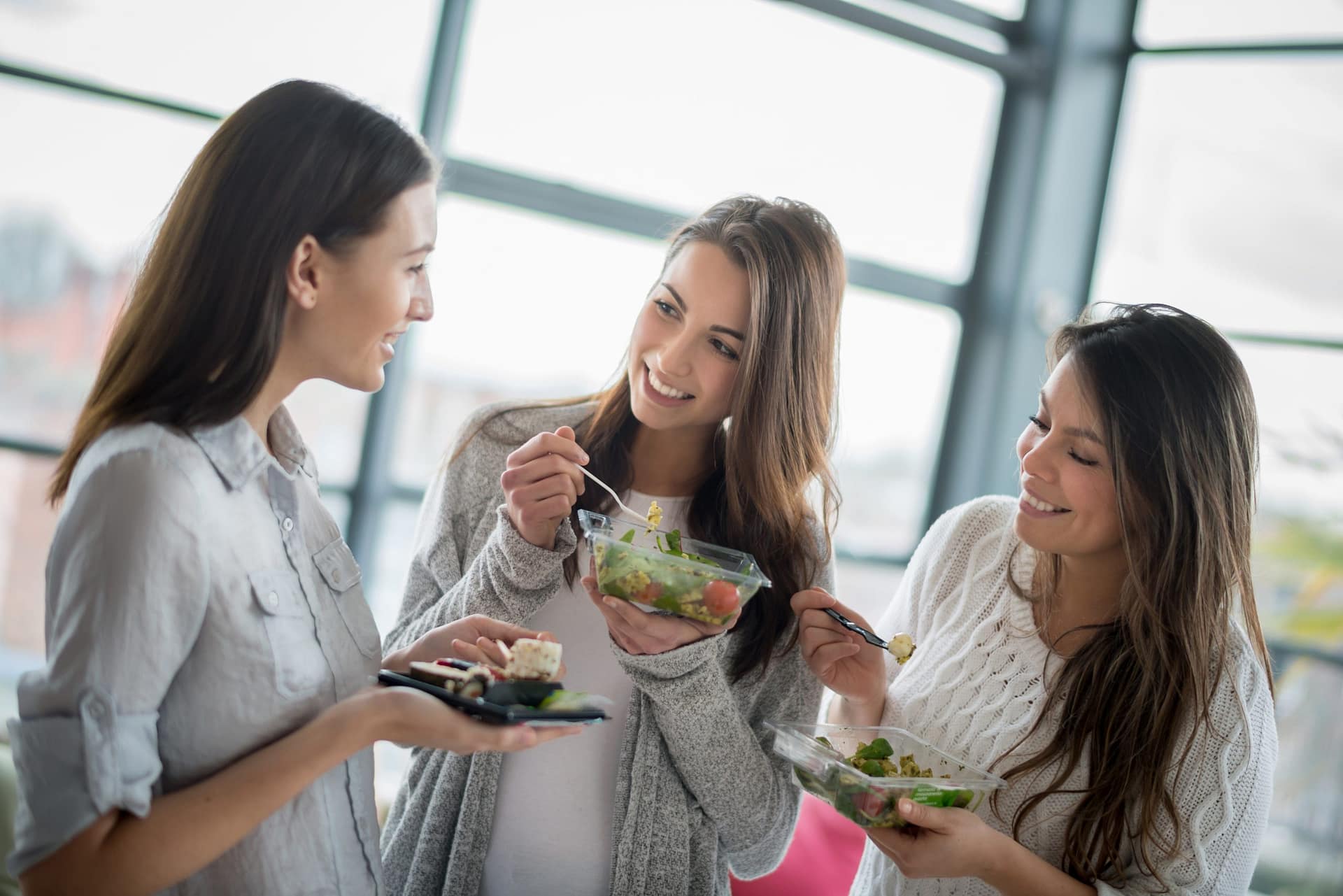 women eating from a byte kiosk
